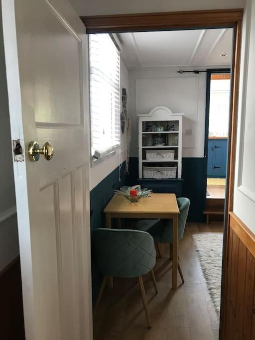 Toosey Lass - St Osyth Creek Saint Osyth Ngoại thất bức ảnh