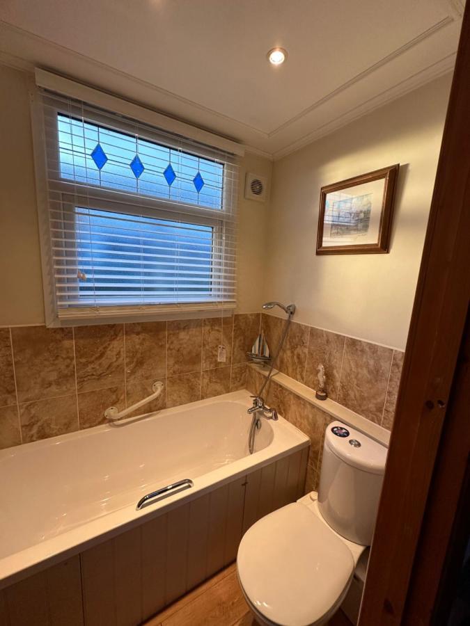 Toosey Lass - St Osyth Creek Saint Osyth Ngoại thất bức ảnh